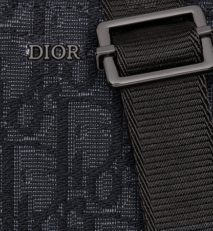 Pochette zippée à bandoulière
Toile jacquard Dior Oblique noir